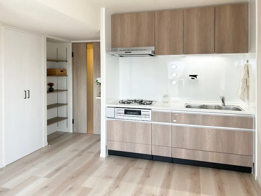 ナチュラルブラウン×ペールトーンの色づかい アイデアを詰め込んだ、毎日がカワイイ住まい