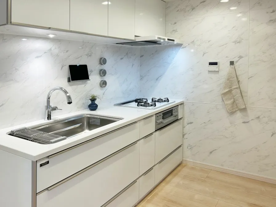 中古マンションの購入と同時にリフォーム!ホーローパネルが輝く、最新設備の住まい♪