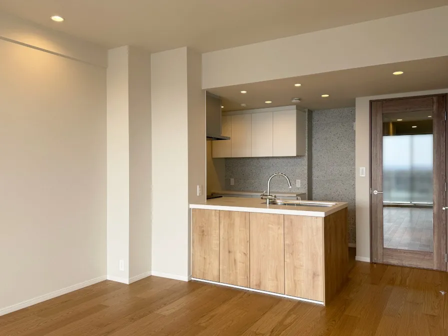 中古マンションの購入と同時にリフォーム!木の温もりが心地よいキッチンのある住まい♪